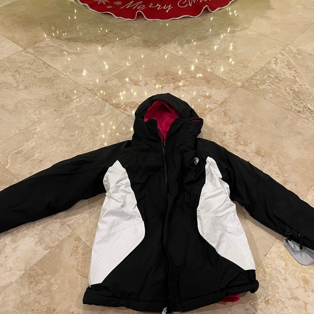 The North Face Triclimate Jacket With Liner
Girls Size M 
10/12 year’s old